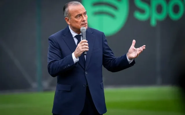 Rafa Yuste, FC Barcelona vice president, speaking into a microphone while wearing a navy blue suit.