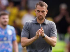 Por que Southampton deve competir com Birmingham e Wolves para assinar a atualização Ward-Prowse Southampton manager Tonda Eckert applauds fans after the match