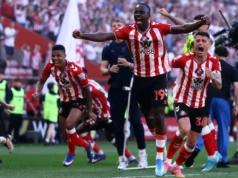 Como o Sunderland pode ser uma contratação mais interessante do que o Grealish Sunderland's Habib Diarra and teammates celebrate after the match