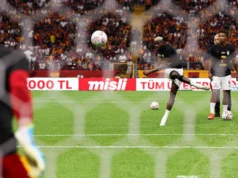 Victor Osimhen é um risco caro que o Tottenham deve correr neste verão Victor Osimhen of Galatasaray SK kicks the ball during the warm-up. Galatasaray and Corum FK faced each other at 1st week of Trendyol Super League 2026/27. The match took place in Ali Sami Yen Rams Park Stadium on August 14th, 2026. (Photo by Burak Basturk / Middle East Images via AFP)