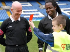 Ex-árbitro principal decide sobre incidentes polêmicos entre Newcastle United e Liverpool Former top referee rules on controversial Newcastle United v Liverpool incidents