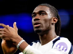 Estrela versátil se despede do clube com lágrimas nos olhos, pronta para aceitar a oferta do Celtic Yves Bissouma for Tottenham