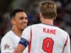Inglaterra: ‘Atitude de topo’ Trent Tuchel elogiado após vitória ‘profissional’ em Praga