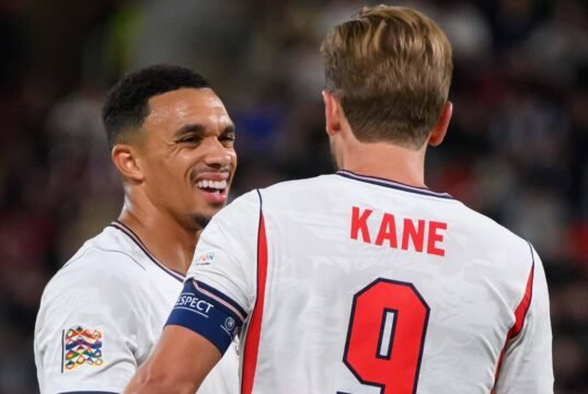 Inglaterra: ‘Atitude de topo’ Trent Tuchel elogiado após vitória ‘profissional’ em Praga