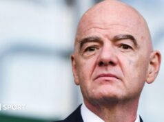 A FIFA está doando £ 2,6 bilhões extras para o desenvolvimento do futebol