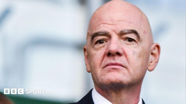 A FIFA está doando £ 2,6 bilhões extras para o desenvolvimento do futebol A FIFA está doando £ 2,6 bilhões extras para o desenvolvimento do futebol