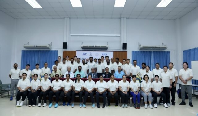 Abertura do curso de treinadores de nível 2 da FIVB na Tailândia com a participação de 45 treinadores de 10 federações nacionais