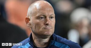 Abuso racista de G-sung Eom: Alex Neil, chefe do Millwall, criticado por comentários de paralisação