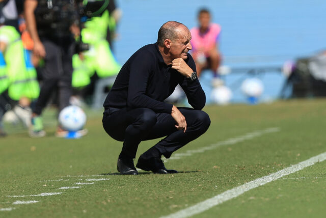 Allegri e Napoli colhem os benefícios de uma mudança de esquema Allegri e Napoli colhem os benefícios de uma mudança de esquema