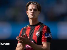 Bournemouth estava aberto à venda de Alex Scott em janeiro