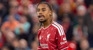 Bradley Barkola ganha apelido do Liverpool após início brutal na Premier League