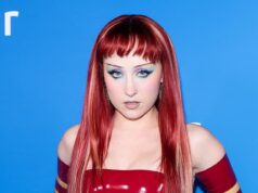 Chappell Roan revela um novo visual ao vestir uma roupa colante de látex em um bar de West Hollywood que inspirou o Pink Pony Club. Chappell Roan revela um novo visual ao vestir uma roupa colante de látex em um bar de West Hollywood que inspirou o Pink Pony Club.