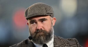 ESPN revela que Jason Kelce está tentando parar de dizer uma palavra polêmica ESPN revela que Jason Kelce está tentando parar de dizer uma palavra polêmica
