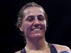 Ellie Scottney desiste da primeira luta pelo título mundial dos penas com lesão em sua disputa pelo título WBC de Tiara Brown | Notícias do boxe
