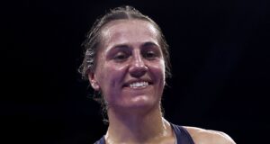 Ellie Scottney desiste da primeira luta pelo título mundial dos penas com lesão em sua disputa pelo título WBC de Tiara Brown | Notícias do boxe