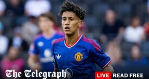 JJ Gabriel, um jovem jogador altamente talentoso, estreia pelo Manchester United United vencendo o Atlético de Madrid