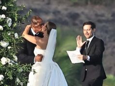 Jennifer Meyer e Geoff Ogunlesi são casados! Star se casa pessoalmente com bilionário com ex Tobey Maguire no Havaí Jennifer Meyer e Geoff Ogunlesi são casados! Star se casa pessoalmente com bilionário com ex Tobey Maguire no Havaí
