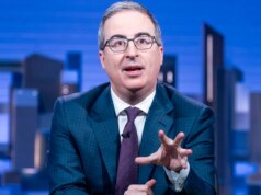 John Oliver disse na semana passada que esta noite nunca mudaria após o acordo com a Skydance. John Oliver disse na semana passada que esta noite nunca mudaria após o acordo com a Skydance.