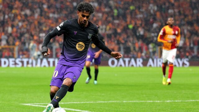 Lamine Yamal: assistência para Anthony Gordon vence ‘quase rabona’ no Barcelona Lamine Yamal: assistência para Anthony Gordon vence ‘quase rabona’ no Barcelona