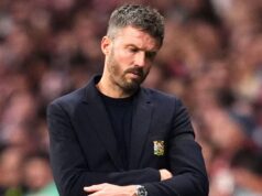 Mais homem expõe as falhas do Utd, mas Carrick fica aliviado quando Martinez liga para Wilcox