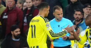 Mason Greenwood foi destruído por fãs do Aston Villa em vaias de serviço público