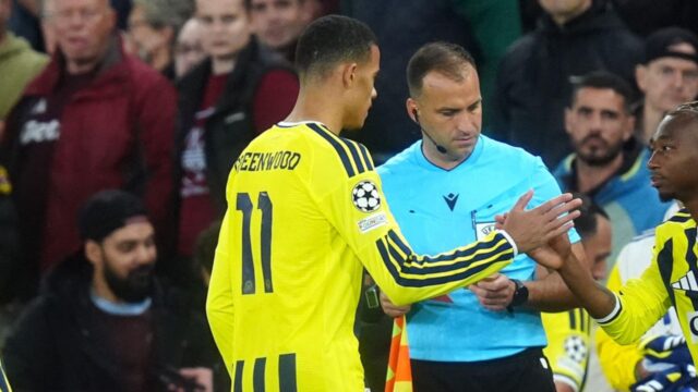 Mason Greenwood foi destruído por fãs do Aston Villa em vaias de serviço público