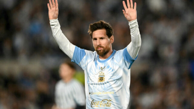 Messi se despede dos torcedores argentinos em emocionante final internacional