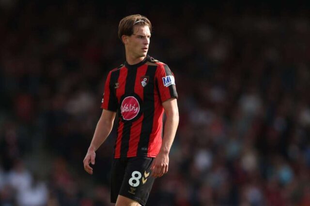 Milan interessado na rivalidade entre Alex Scott, Chelsea e Arsenal do Bournemouth Milan interessado na rivalidade entre Alex Scott, Chelsea e Arsenal do Bournemouth