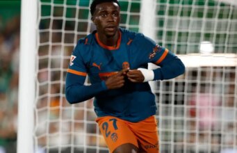 Newcastle ‘envia olheiros de transferência para assistir ao craque recordista da La Liga, de 18 anos, estrelar ao lado do vencedor da Premier League’ Newcastle 'envia olheiros de transferência para assistir ao craque recordista da La Liga, de 18 anos, estrelar ao lado do vencedor da Premier League'