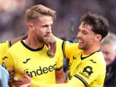 O Brentford continua invicto no jogo fora de casa contra o Aston Villa.