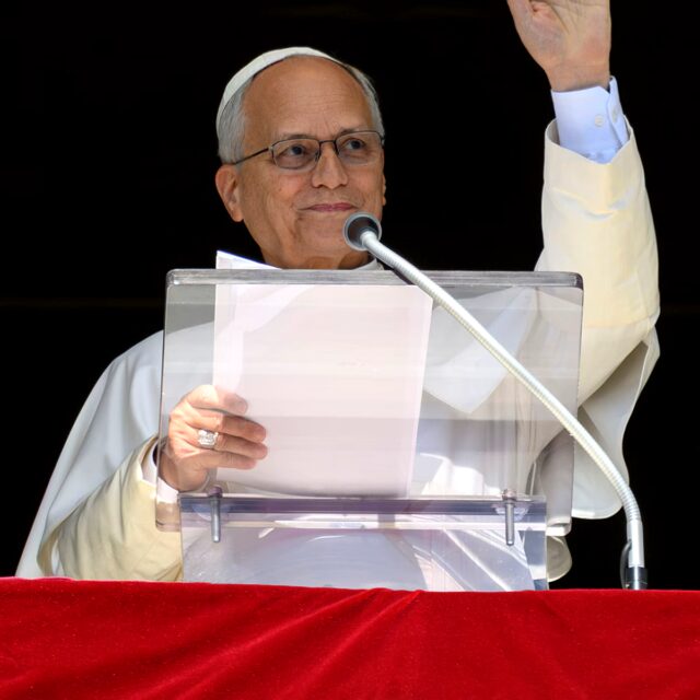 O Papa Leão XIV disse que seria submetido a uma cirurgia para remover um tumor no pulmão.
