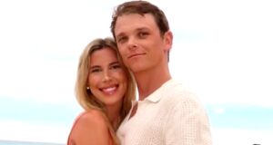 O filho de Rob Lowe, Matthew Lowe, se casa com Emily Markus em um casamento na Califórnia. O filho de Rob Lowe, Matthew Lowe, se casa com Emily Markus em um casamento na Califórnia.