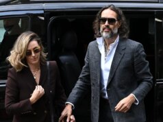 O julgamento de Russell As acusações de estupro e agressão sexual de Brandt começaram em Londres. O julgamento de Russell As acusações de estupro e agressão sexual de Brandt começaram em Londres.