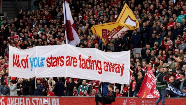 O novo vilão da Premier League: Anfield faz com que o Man Utd City tenha um gostinho do que estava por vir. O novo vilão da Premier League: Anfield faz com que o Man Utd City tenha um gostinho do que estava por vir.