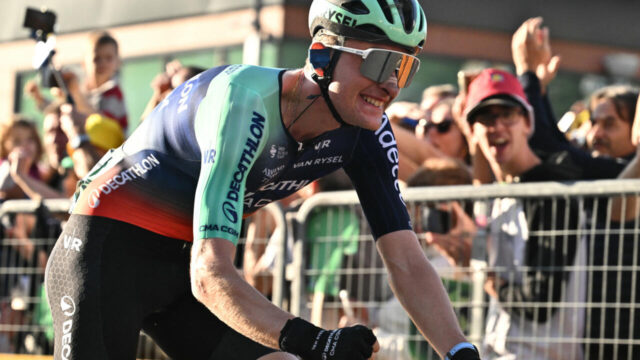 O prodígio do ciclismo francês Seixus conquista a primeira vitória no Monumento no Tour da Lombardia O prodígio do ciclismo francês Seixus conquista a primeira vitória no Monumento no Tour da Lombardia