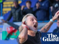 O vilão do Panto, Robbie Savage, abandona o ceticismo para deixar o Leicester atordoado | Peterborough