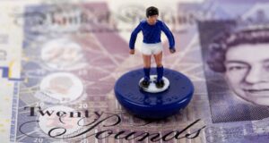 Oito números chocantes enquanto novo relatório destaca o iminente “desastre financeiro” do futebol