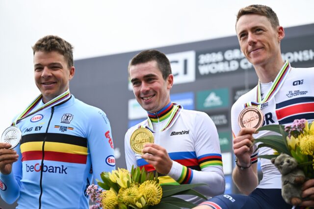 Os profissionais de gravel conseguiram – a vitória surpresa de Magnus Bak Klaris quebra o domínio dos profissionais de estrada no pódio do Campeonato Mundial de Gravel