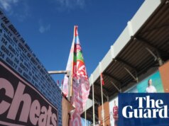 Policiais feridos após 10 presos em partida tensa entre Liverpool e Manchester City | Violência no futebol