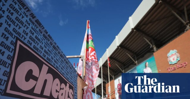 Policiais feridos após 10 presos em partida tensa entre Liverpool e Manchester City | Violência no futebol Policiais feridos após 10 presos em partida tensa entre Liverpool e Manchester City | Violência no futebol