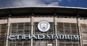 Questões fiscais do Manchester City submetidas ao HMRC depois que o clube foi considerado culpado de abuso financeiro