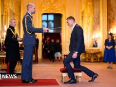 Rob Burrow estaria ‘rindo, mas orgulhoso’ de ser nomeado cavaleiro – Sinfield Rob Burrow estaria ‘rindo, mas orgulhoso’ de ser nomeado cavaleiro – Sinfield