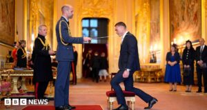 Rob Burrow estaria ‘rindo, mas orgulhoso’ de ser nomeado cavaleiro – Sinfield Rob Burrow estaria ‘rindo, mas orgulhoso’ de ser nomeado cavaleiro – Sinfield