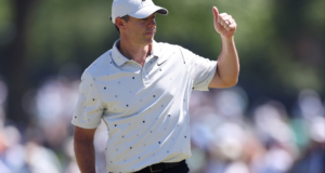 Rory McIlroy assina novo contrato plurianual, inclui benefícios VIP especiais extras Rory McIlroy assina novo contrato plurianual, inclui benefícios VIP especiais extras