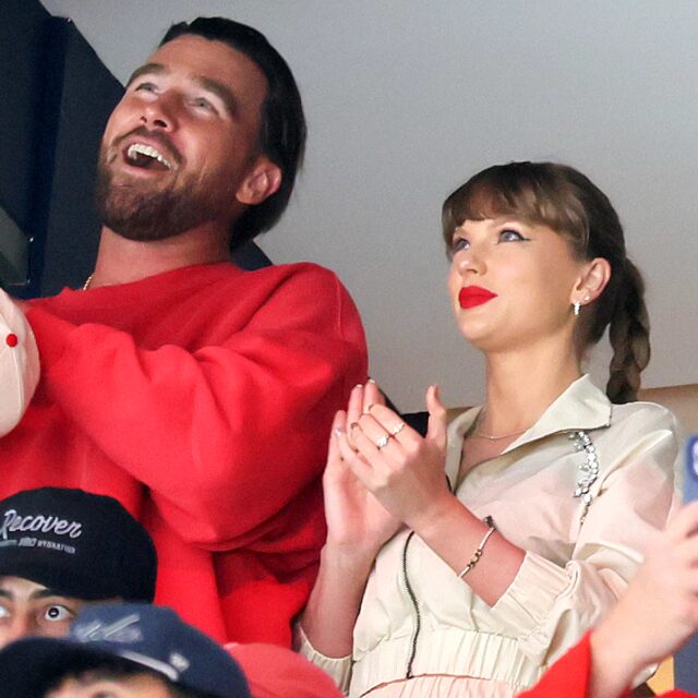 Taylor Swift e Travis Kelce saem para um encontro noturno durante a Chiefs Bye Week. Taylor Swift e Travis Kelce saem para um encontro noturno durante a Chiefs Bye Week.