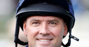 “Tive dois meses para perder duas pedras – foi uma loucura, mas não montei em um cavalo desde então”, explicou Michael Owen sobre a corrida de cavalos em Ascot em 2017.