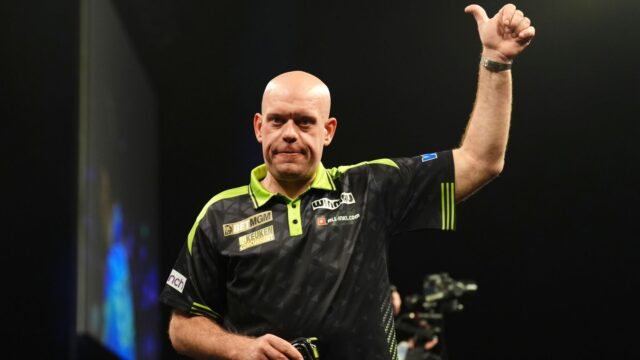 Troféu Suíço de Dardos: O ano de pesadelo de Michael van Gerwen destrona Stephen Bunting quando ele sai do torneio | Notícias sobre dardos Troféu Suíço de Dardos: O ano de pesadelo de Michael van Gerwen destrona Stephen Bunting quando ele sai do torneio | Notícias sobre dardos